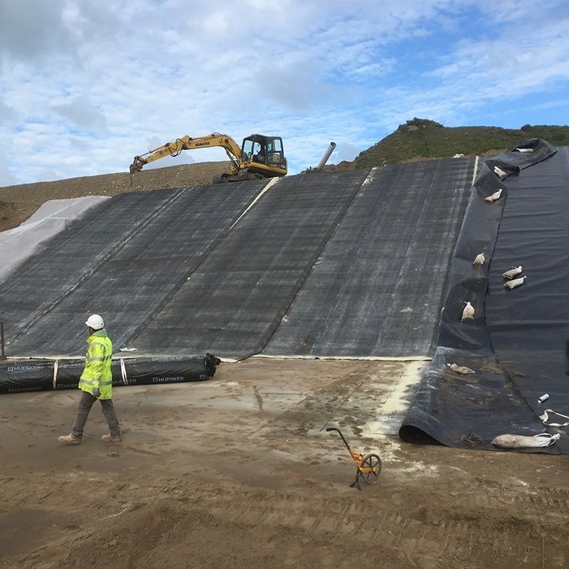 टिकाऊ एचडीपीई ब्लैक जियोमेम्ब्रेन तालाब लाइनर 0.5 मिमी 2 मिमी परिपत्र मछली टैंक, एक्वाकल्चर पानी टैंक और बांध जलरोधक अनुप्रयोगों के लिए