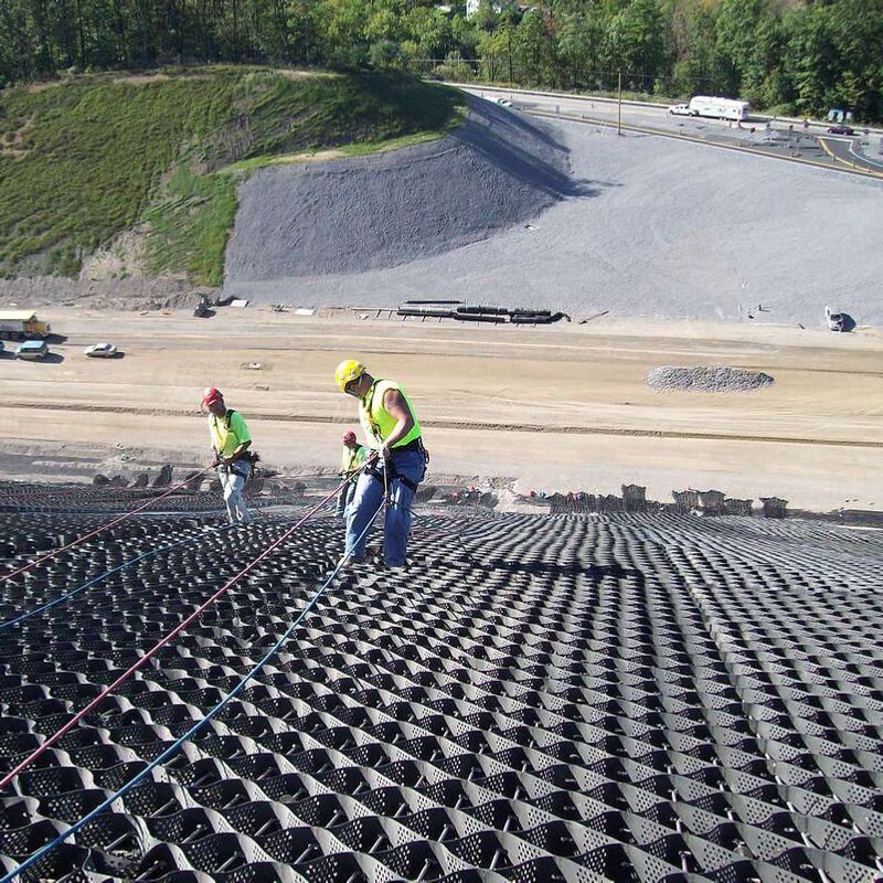 एचडीपीई जियोसेल प्लास्टिक ड्राइववे बजरी एचडीपीई जियोसेल सड़क सुदृढ़ीकरण के लिए सड़क में मिट्टी नियंत्रण ढलान संरक्षण कटाव नियंत्रण बजरी राजमार्ग